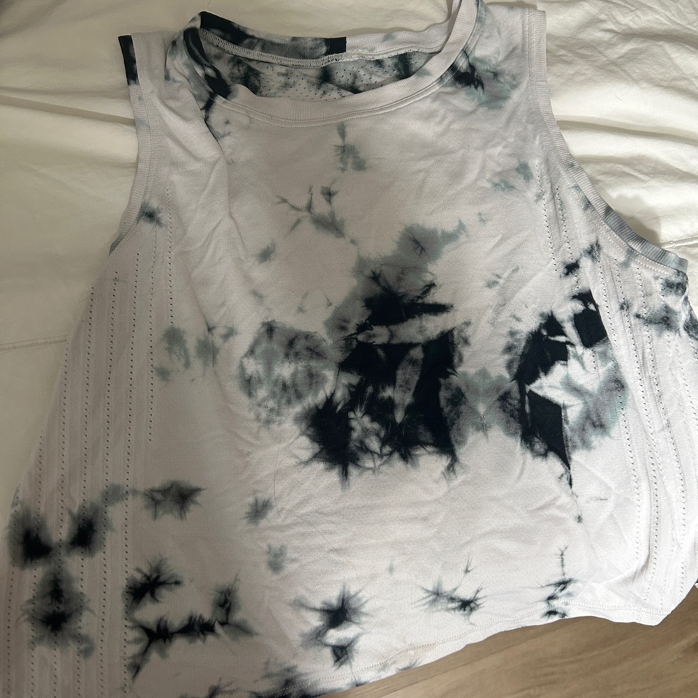 Lululemon tie dye crop top tank size 6